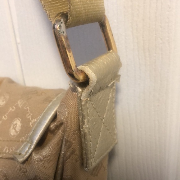 Rocawear Gold Logo Messenger Bag - Picture 8 of 8